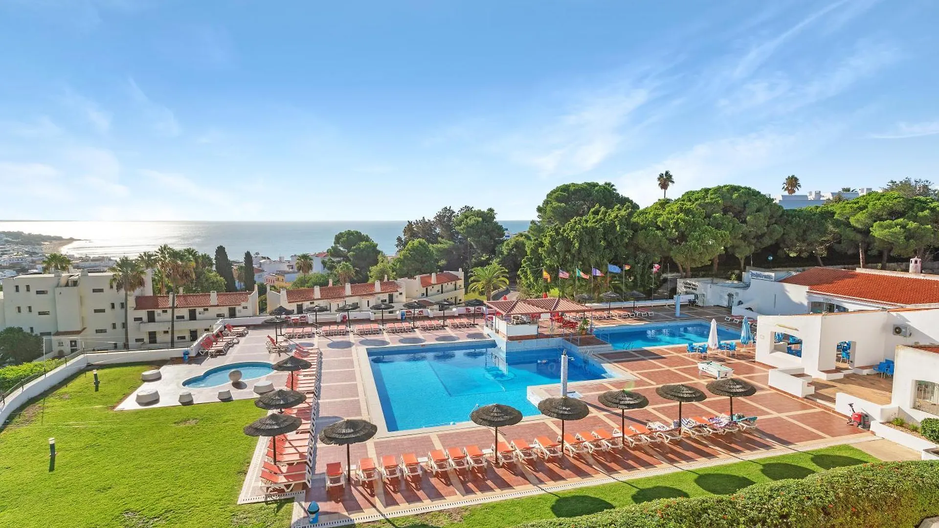 Bnb Homes Jardim Cozy Apartment With Pools Near The Old Town