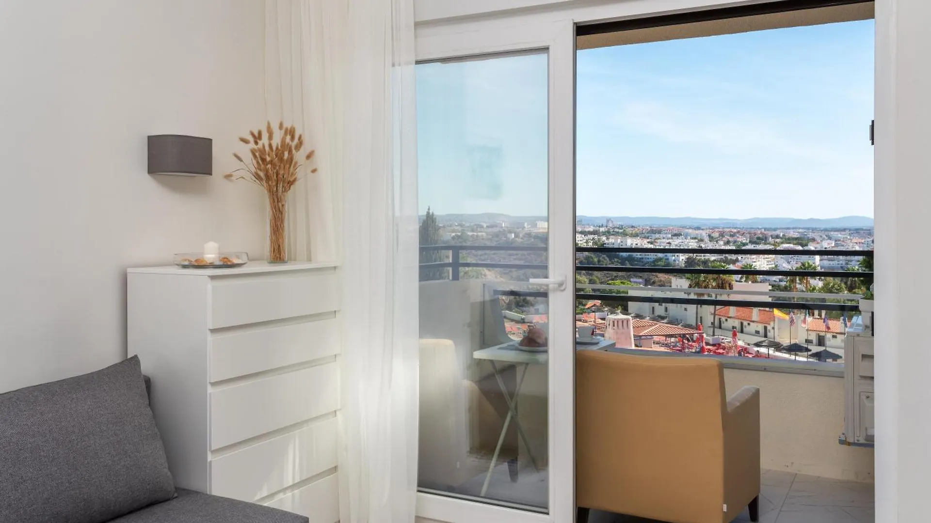 Bnb Homes Jardim Cozy Apartment With Pools Near The Old Town