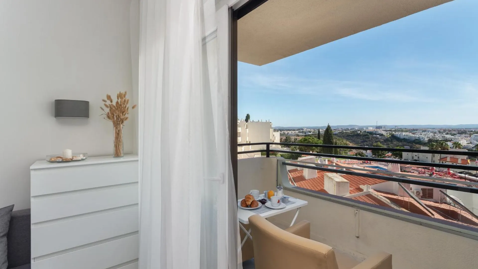 Bnb Homes Jardim Cozy Apartment With Pools Near The Old Town Portugal