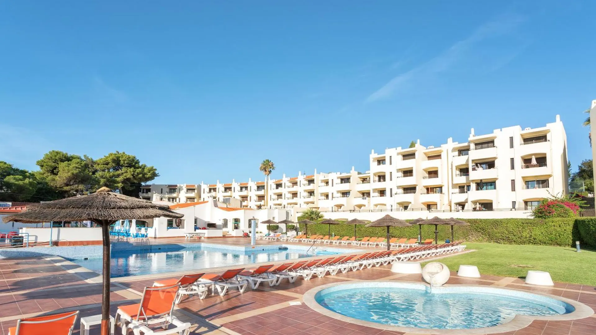 Bnb Homes Jardim Cozy Apartment With Pools Near The Old Town