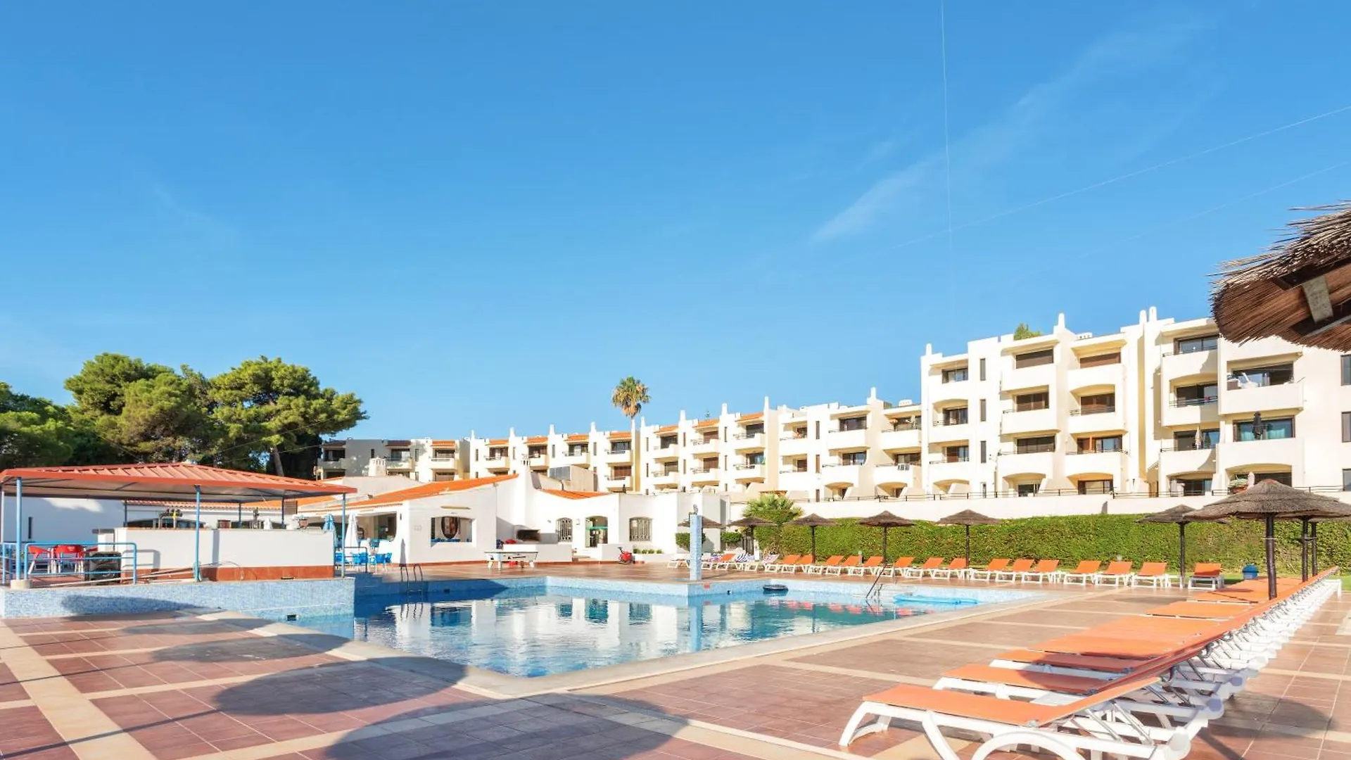 Bnb Homes Jardim Cozy Apartment With Pools Near The Old Town