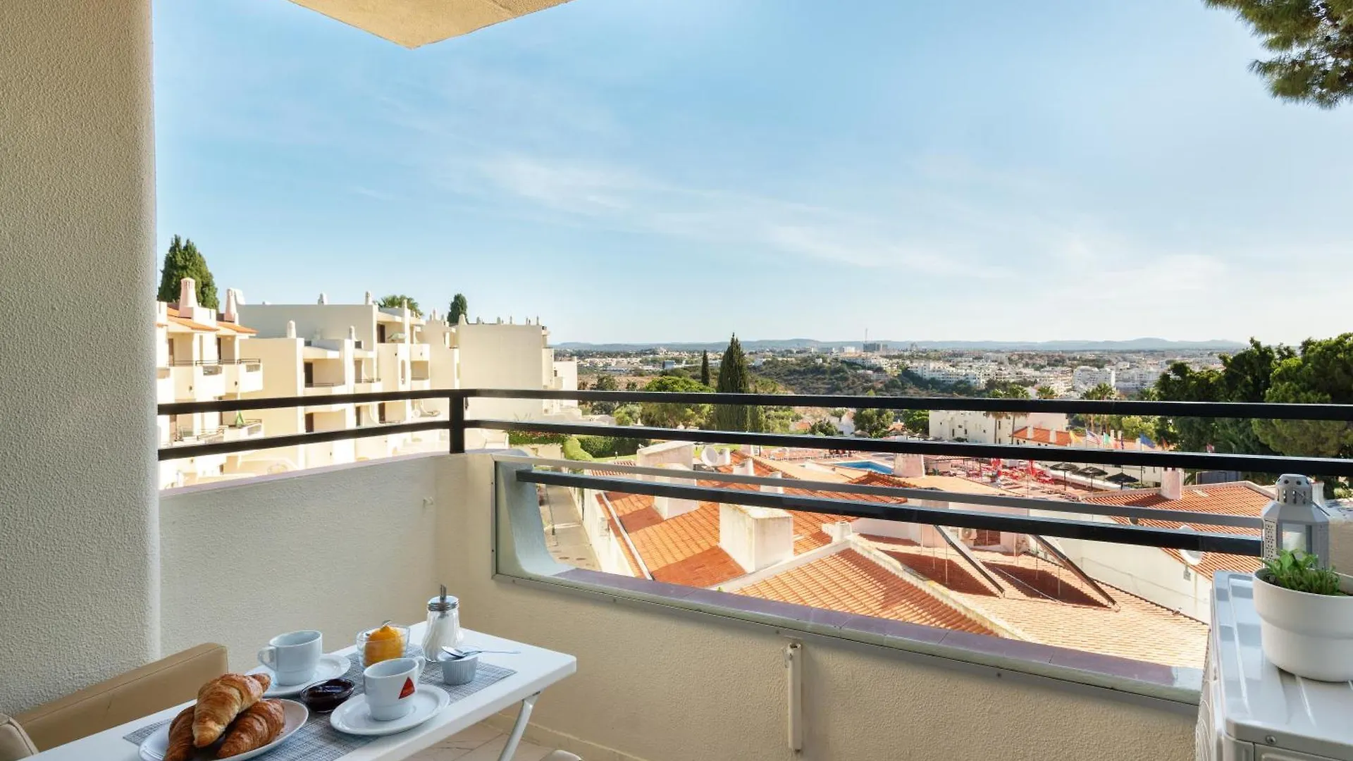 Bnb Homes Jardim Cozy Apartment With Pools Near The Old Town