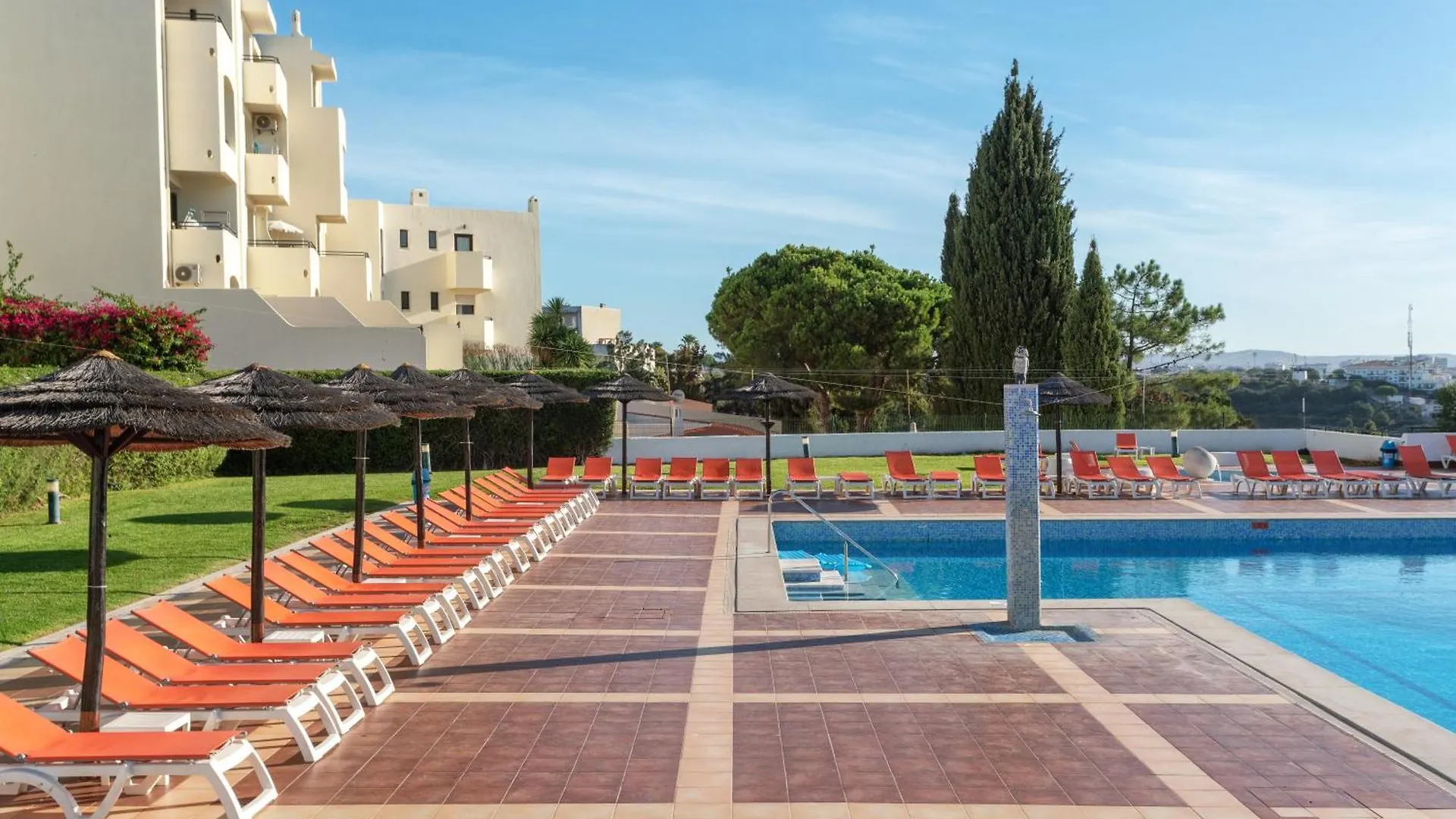 Bnb Homes Jardim Cozy Apartment With Pools Near The Old Town