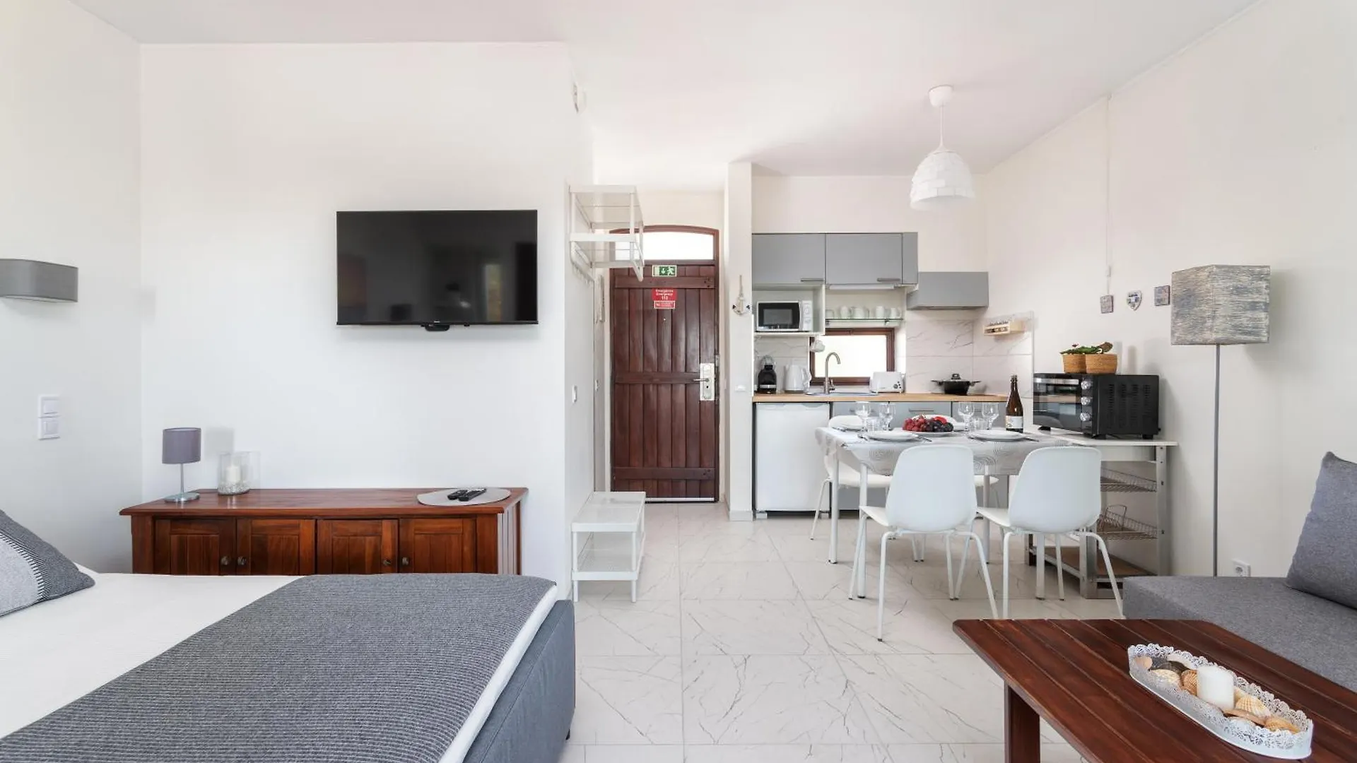 Bnb Homes Jardim Cozy Apartment With Pools Near The Old Town Portugal